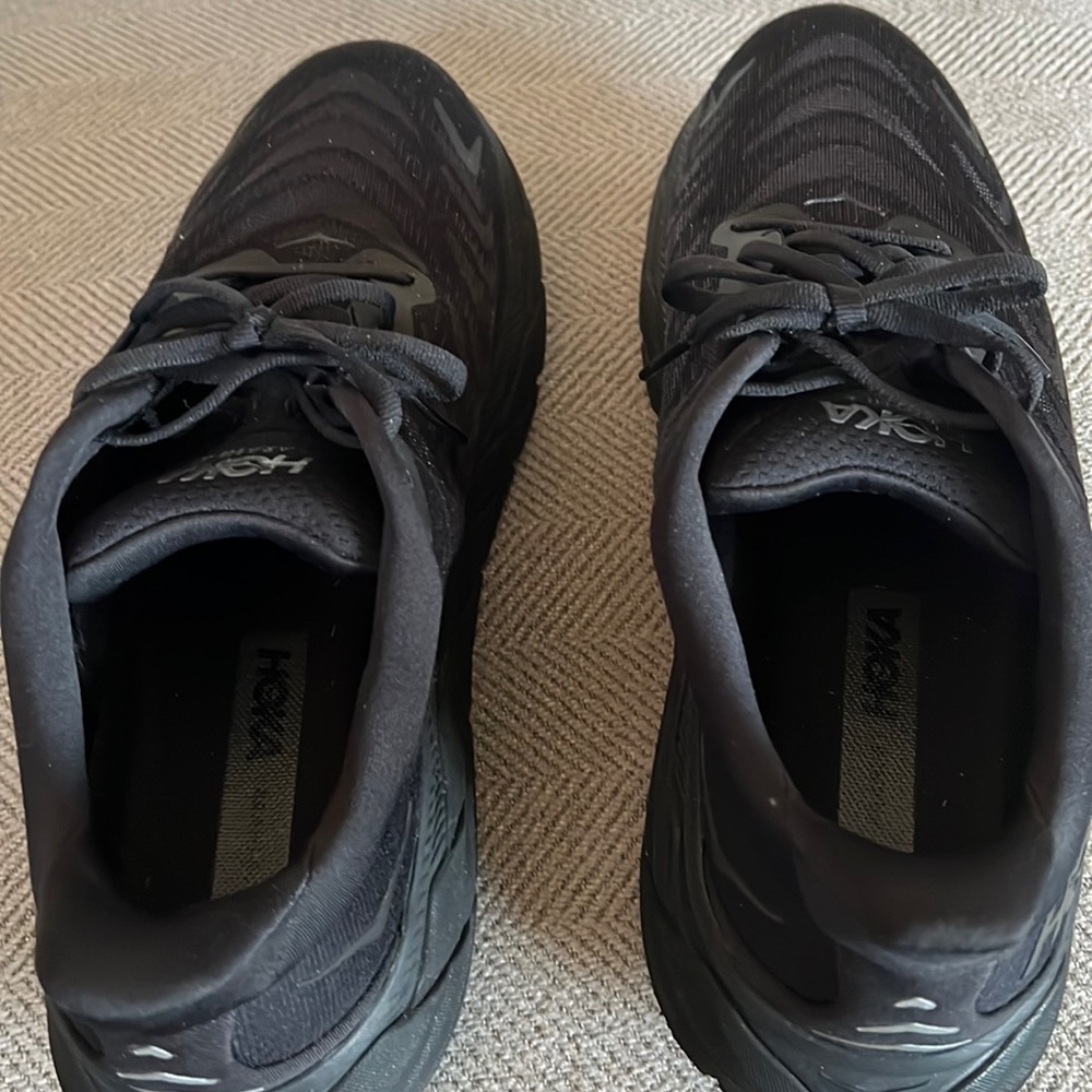 Hoka Arahi 6 all black size 10